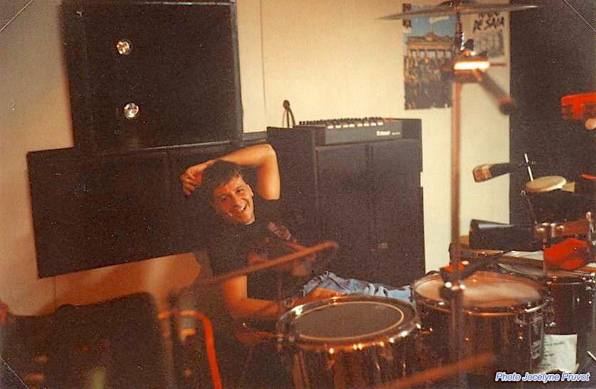 Jonga, le percussionniste de Cia Clic